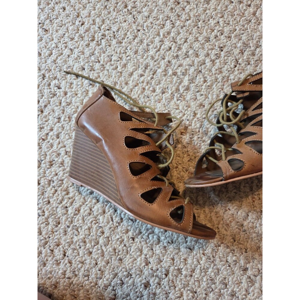 Woman's Heels - Picture 2 of 5